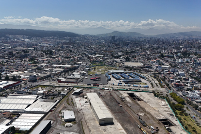 Quito contrata estudios técnicos para evaluar impacto urbano, costos y operación del nuevo espacio de eventos en el parque Bicentenario.