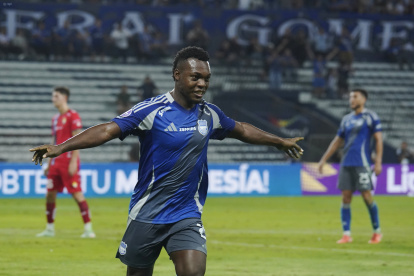 Maicon Solís marcó dos goles en la victoria de Emelec sobre El Nacional.