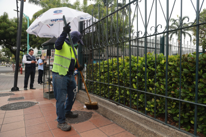 Un parque de Urdesa recibió atención municipal.
