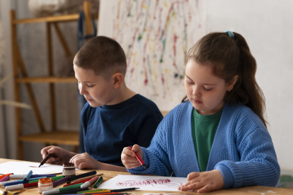 Datos clave sobre estereotipos de género, diferencias por edad y el impacto de la representación femenina en STEM