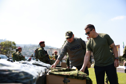 Daniel Noboa durante la ceremonia de entrega de equipos de dotación militar.