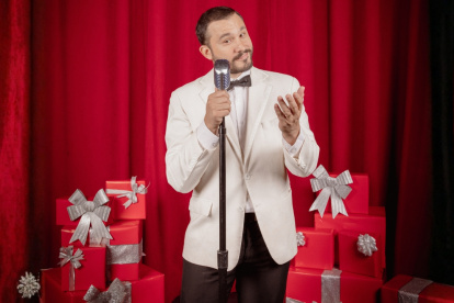 Eddie Chang se convierte en el anfitrión de "Karaoke Christmas Party".