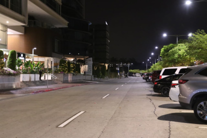 La irrupción de un hombre que habría estado secuestrado tres días desató alerta en centro comercial de Samborondón.