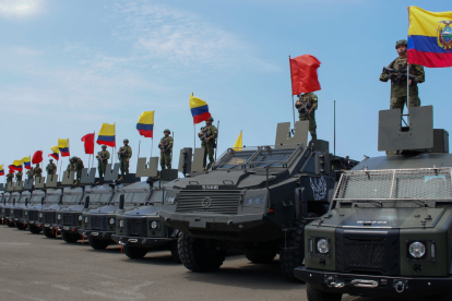 Entrega oficial de vehículos tácticos para reforzar operaciones militares contra el crimen organizado.