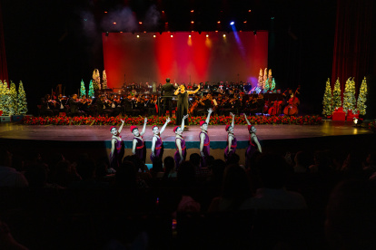 Presentación por Navidad en las instalaciones del Teatro Sánchez Aguilar.