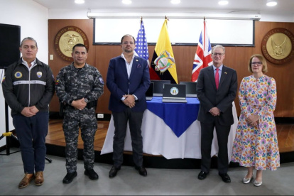 La UNASE recibió una donación de computadoras portátiles por parte de las embajadas de Estados Unidos y Reino Unido.