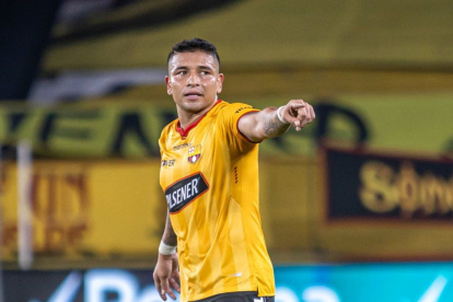 Mario Pineida (i) durante su estancia en Barcelona S.C.