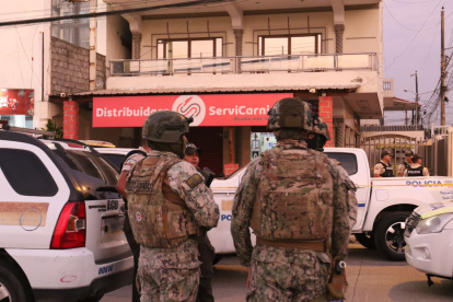 Militares llegaron a la escena del crimen en Samanes 4 para reforzar la seguridad mientras la Policía realizaba las primeras diligencias tras el asesinato de Mario Pineida.