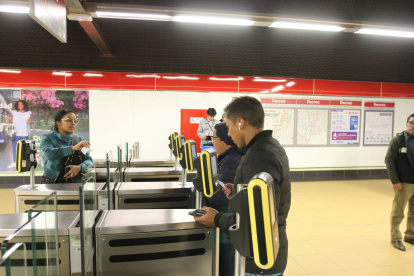 Sistema. Actualmente, solo en el Metro de Quito funciona el Sistema Integrado de Recaudo (SIR). Falta que se integren los servicios privados y municipales.