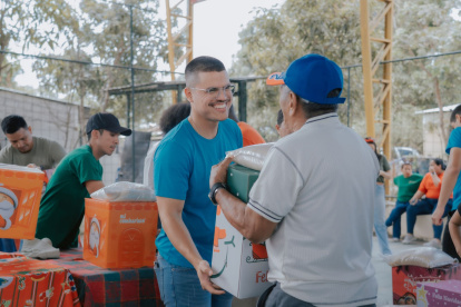 Voluntarios llevaron canastas de alimentos, juguetes y esperanza, reforzando la confianza y el tejido social en las comunidades visitadas.