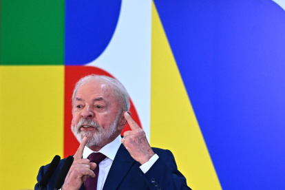 El presidente de Brasil, Luiz Inácio Lula da Silva, habla durante una rueda de prensa este jueves, en el Palacio del Planalto en Brasilia (Brasil).