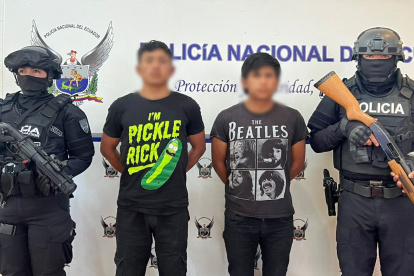 Operativo policial deja 14 detenidos y armas incautadas.