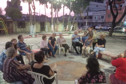 Reuniones. 
Los moradores se reúnen para planificar actividades barriales y prevenir los asaltos.