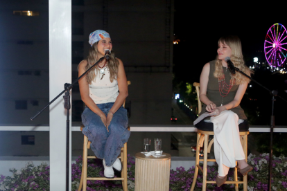 Luz Pinos junto a Valentina Mendoza.