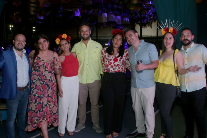 Robert Gómez, Carla Torres, Miulin Lama, Erik Holst, Tatiana Toala, Carlos Torres, Mónica Torres y Fernando Pozo.