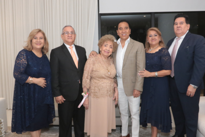 Fanny Játiva de Barrera, William Játiva, Lelia Murillo de Játiva, Henry Játiva, Alexandra Játiva de Cueva y Jhon Játiva.