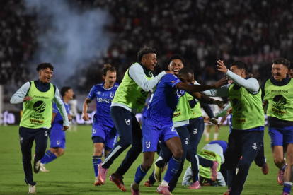 Los jugadores de Universidad Católica celebran el primer título nacional conseguido en 62 años de historia.