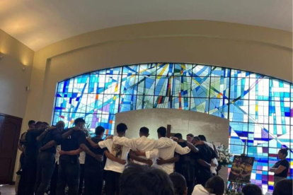 Jugadores de Barcelona y Emelec en el adiós de Mario Pineida.