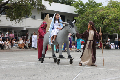Alumnos recrearon el nacimiento de Jesús.