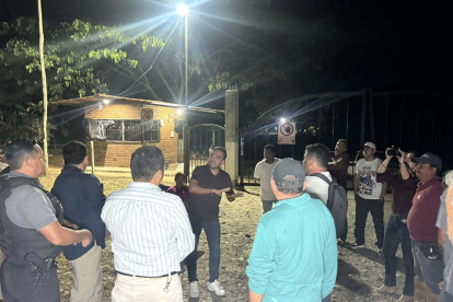 Los comuneros alertan riesgo de desbordamiento de lixiviados en invierno y afectación a esteros y cultivos.