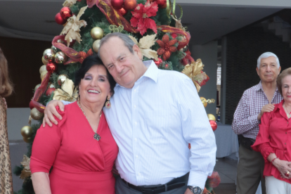 Consuelo junto a su esposo, Luis Montalvo.