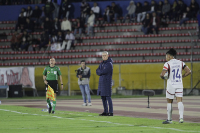 El DT del subcampeón sería sancionado por reclamos.