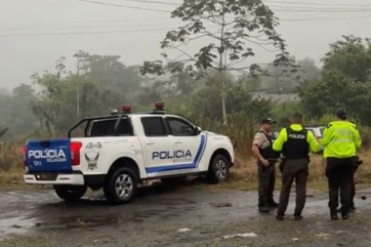 La Policía Nacional confirmó que cuatro personas fueron asesinadas mientras se movilizaban en un vehículo en la provincia de Santo Domingo