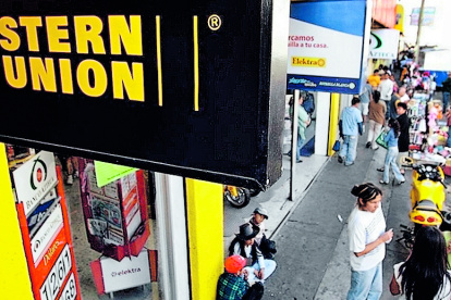 Varias agencias que los migrantes usan para enviar remesas.