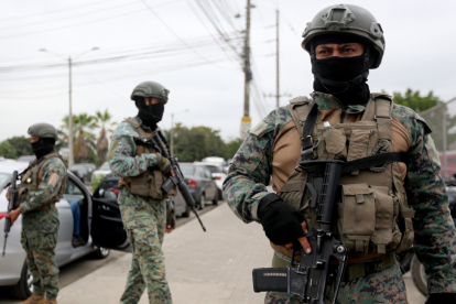 Militares desplegados en Durán, durante operativo del Bloque de Seguridad liderado por el presidente Noboa el 1 de agosto de 2024.