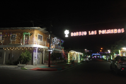 El barrio Las Palmeras es uno de los más iluminados.
