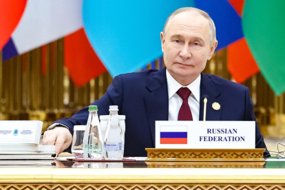 Vladimir Putin participa en el foro internacional por la Paz, la Neutralidad y el aniversario de Turkmenistán.