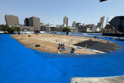 La ministra Gilda Alcívar recorrió la pista “Víctor Emilio Estrada Ycaza” para verificar avances en su construcción