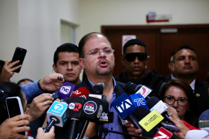 El ministro John Reimberg señaló que han tomado contacto con el juez anticorrupción Carlos Serrano.