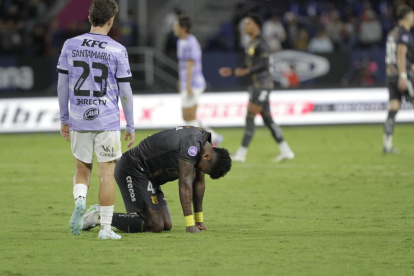 Gustavo Vallecilla no pudo ocultar la desilusión de perder 1-0 ante Independiente, terminar 3° en LigaPro y no clasificar a la fase de grupos de la Libertadores.