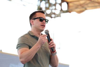 Daniel Noboa solicitó licencia a la Asamblea para ausentarse de sus funciones por motivos personales.