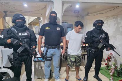 La Policía Nacional ejecutó un operativo simultáneo de alto impacto en Portete (Guayaquil), Durán, Manta y Montecristi.