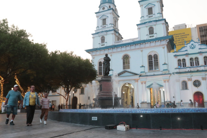 La histórica y turística plaza San Francisco debe su nombre a la iglesia católica que está en pleno centro de Guayaquil.