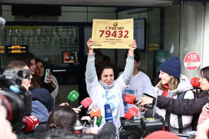 Trabajadores de la administración Nº 246 de Madrid realizan declaraciones tras vender 16 series del 79.432