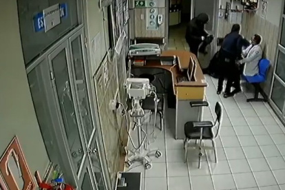 En las cámaras de seguridad quedó registrado el robo a un centro de Salud en el Centro Histórico.