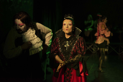 Trece artistas son arte del montaje de Tiempos de amor en vano, que se presenta en el Estudio de Actores de la capital.