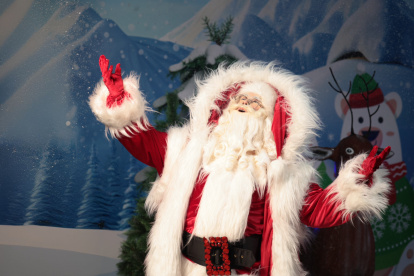 Del Polo Norte al calor guayaco, Santa vino a tomar nota de lo que los guayaquileños merecemos.