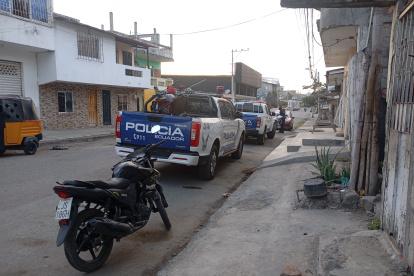 La Policía Nacional acudió hasta el lugar donde se registró el crimen del joven, cuya identidad aún se desconoce.