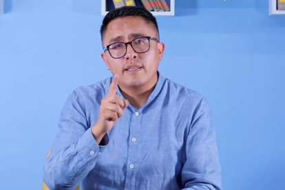 Andrés Quishpe, presidente de la UNE, defiende el teletrabajo docente para humanizar la educación.