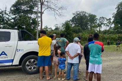 La Policía Nacional acudió hasta el sitio donde fueron abandonados los cadáveres de los hermanos Salazar Martínez.