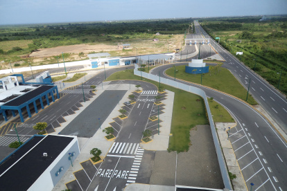 Centro Binacional de Atención Fronteriza (CEBAF) de Huaquillas, único paso habilitado en la frontera sur con Perú.