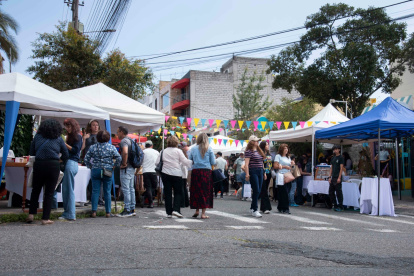 Además del circuito permanente, en La Floresta se realizan tres ferias anuales. Los emprendedores se ubican en distintas calles del tradicional barrio.