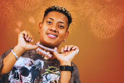 Jombriel tiene 22 años.