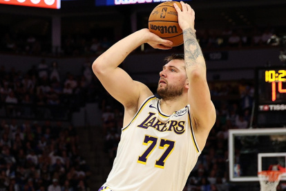 El esloveno de 26 años, aunque sorprendió con su pase, pudo confirmar su nivel de estrella a hora con  Lakers.