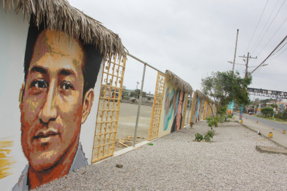 Arte. Montañita levanta imponentes murales con rostros emblemáticos.
