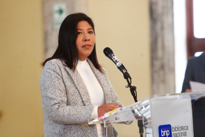 Betssy Chávez, en acto oficial en la BNP; hoy, en el centro de una crisis diplomática.